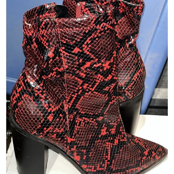 Womens Size 7 Kady Red Ankle Snake Skin Faux Leather Boots Pointy Toe Fashonnova - Picture 6 of 12